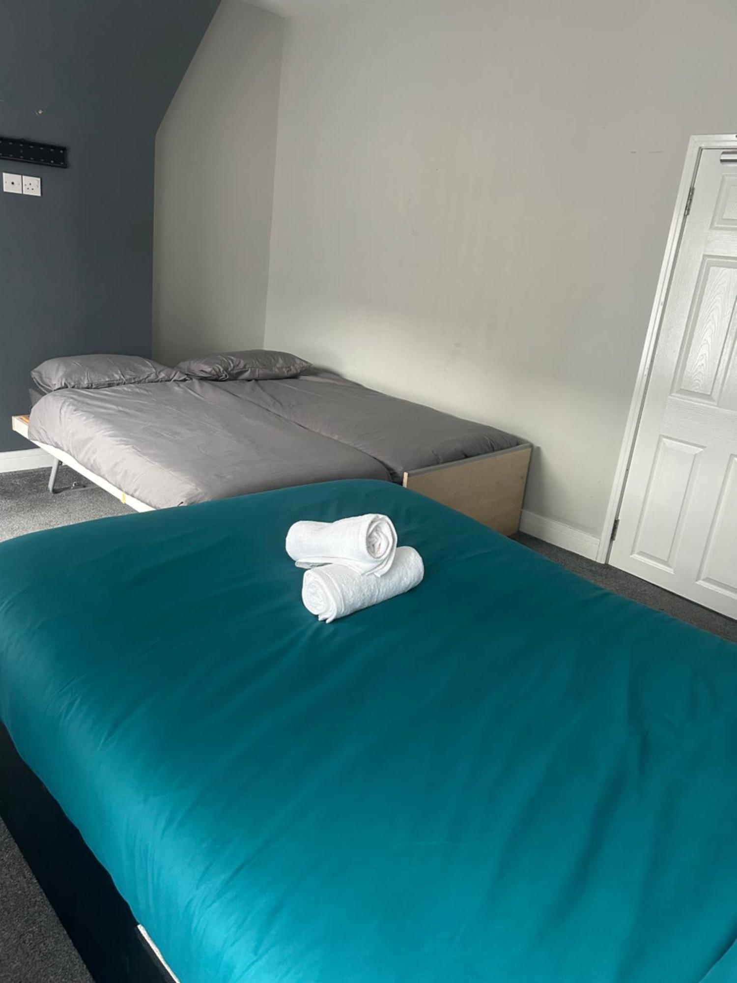 Brunswick Place Xxx Stoke-on-Trent Bagian luar foto