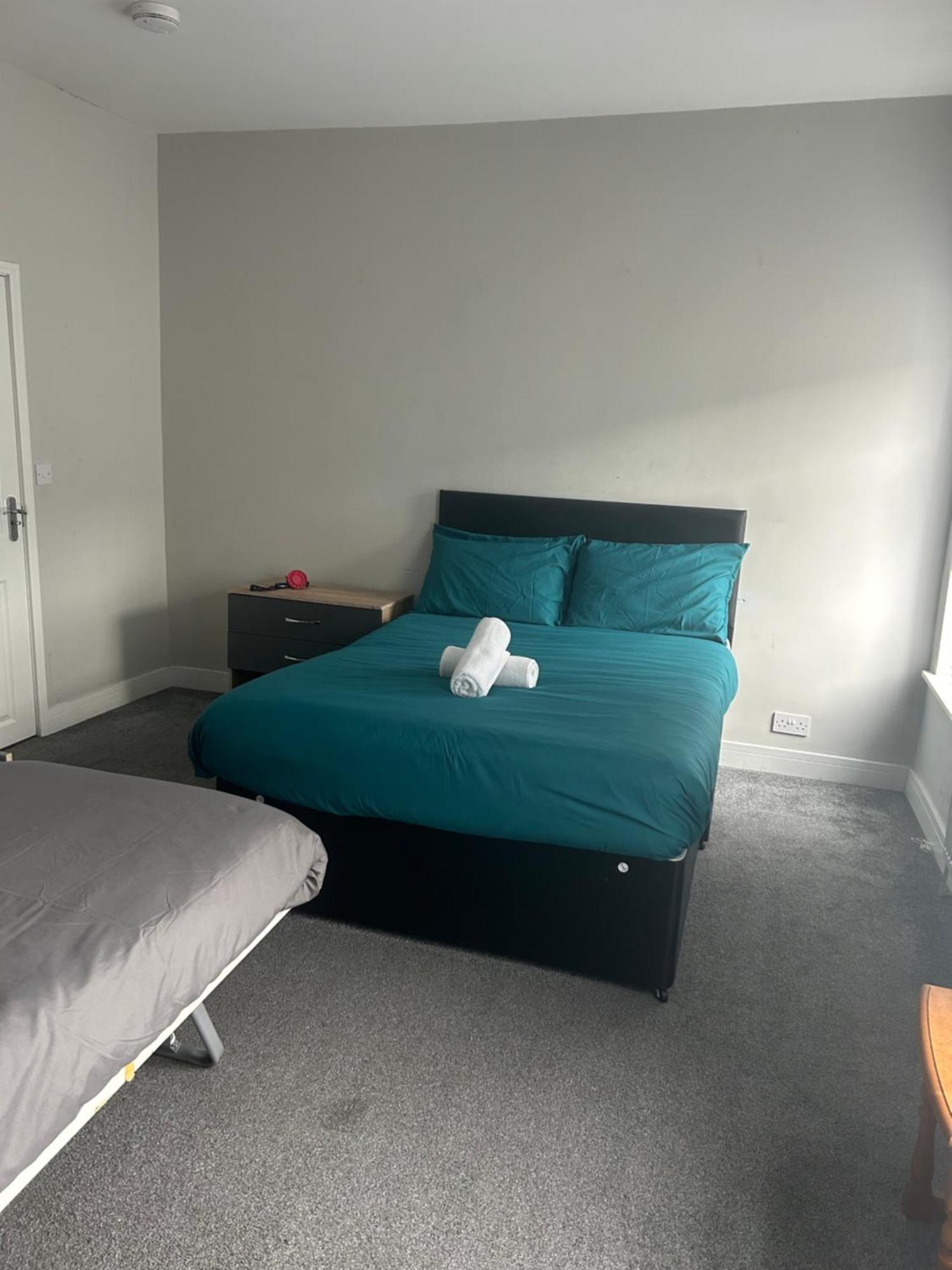 Brunswick Place Xxx Stoke-on-Trent Bagian luar foto